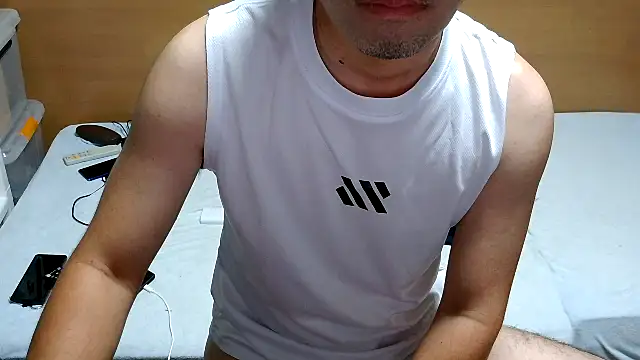 Snapshot of erosuke9 chatting on 09-09-25, 11:19 erosuke9 online show from 09-09-25, 11:19