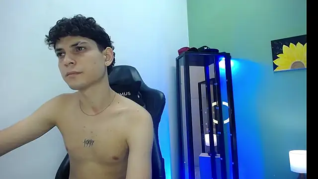 dilan hott  online show from 12-19-25, 03:47