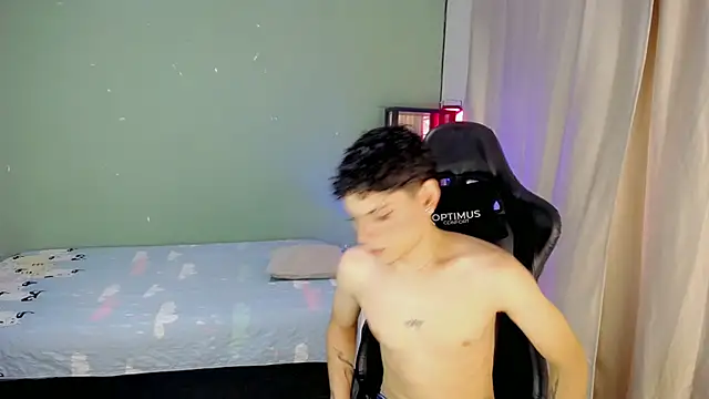 dilan hott  online show from 11-24-25, 06:19