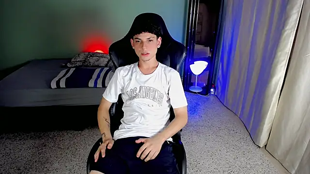 Snapshot of dilan_hott_ chatting on 10-02-25, 08:12 dilan hott online show from 10-02-25, 08:12