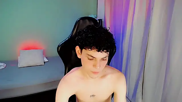 Snapshot of dilan_hott_ chatting on 09-16-25, 08:32 dilan hott online show from 09-16-25, 08:32