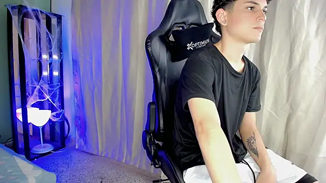 dilan hott  online show from 10-28-25, 08:08