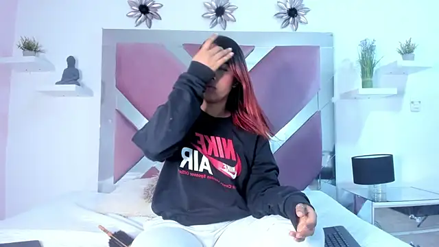 Snapshot of Meegan_Doll chatting on 10-27-25, 01:34 Meegan Doll online show from 10-27-25, 01:34