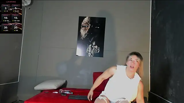 Snapshot of AliceFit_212 chatting on 04-18-26, 11:23 AliceFit 212 online show from 04-18-26, 11:23