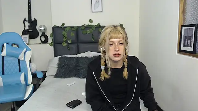 Amnesia  online show from 09-29-25, 01:39