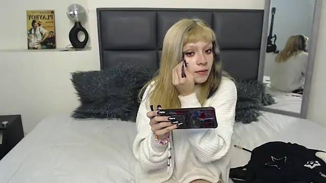 Amnesia  online show from 09-15-25, 01:22