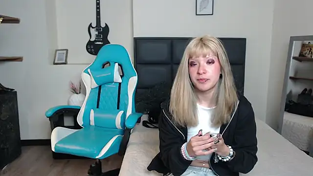 Amnesia  online show from 11-19-25, 12:49