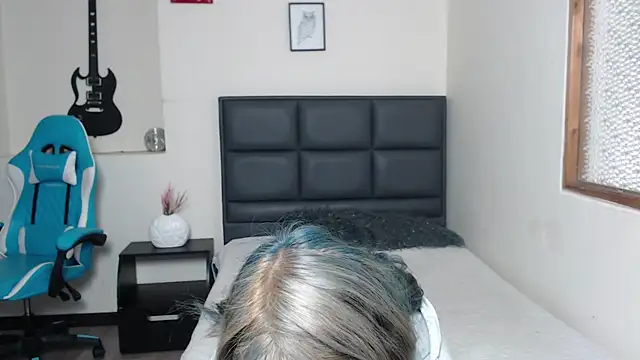 Amnesia  online show from 11-04-25, 01:15