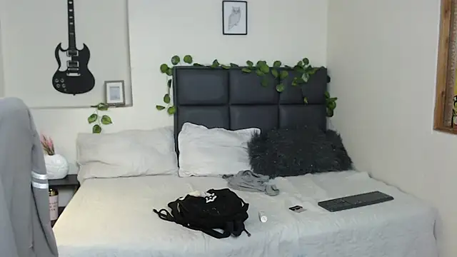 Amnesia  online show from 09-22-25, 12:44