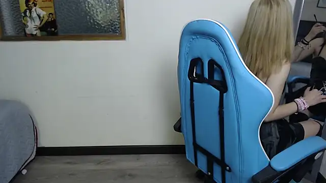 Amnesia  online show from 09-11-25, 01:33