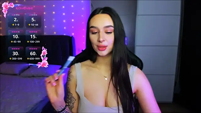 Veronica Larsson online show from 11-30-25, 11:38