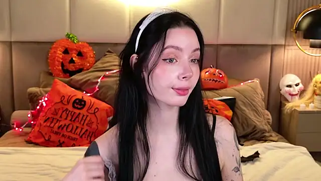 Goldy Stark online show from 10-31-25, 08:49