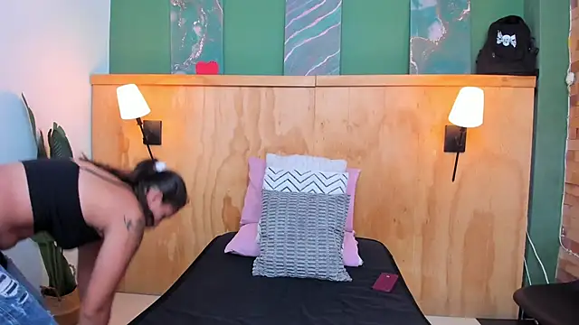 aliceandsia online show from 11-21-25, 07:02