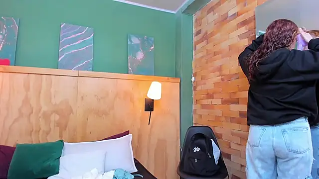 aliceandsia online show from 11-27-25, 07:03