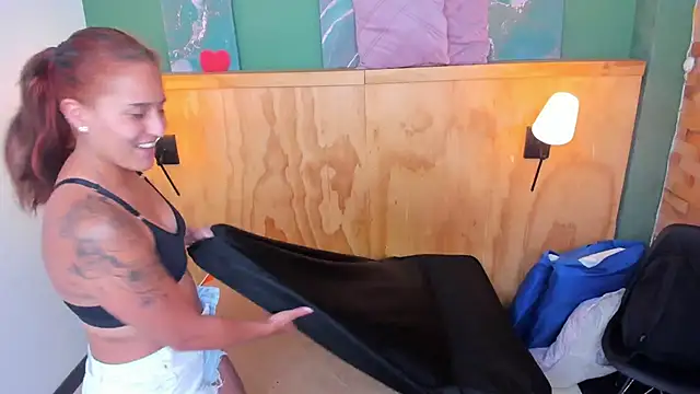 aliceandsia online show from 12-05-25, 07:12