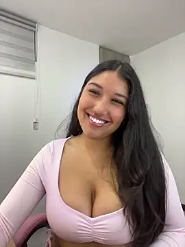 Snapshot of SharaRous chatting on 05-12-26, 01:02 SharaRous online show from 05-12-26, 01:02