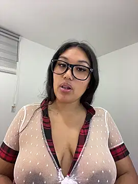 Snapshot of SharaRous chatting on 05-21-26, 12:52 SharaRous online show from 05-21-26, 12:52