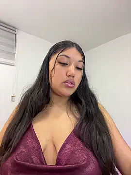 Snapshot of SharaRous chatting on 05-02-26, 12:49 SharaRous online show from 05-02-26, 12:49