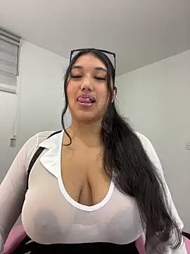 Snapshot of SharaRous chatting on 06-05-26, 12:59 SharaRous online show from 06-05-26, 12:59
