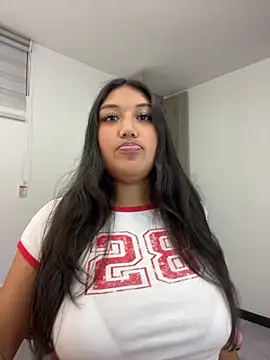 Snapshot of SharaRous chatting on 05-27-26, 12:09 SharaRous online show from 05-27-26, 12:09