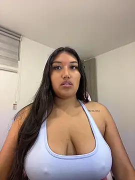 Snapshot of SharaRous chatting on 05-17-26, 12:10 SharaRous online show from 05-17-26, 12:10