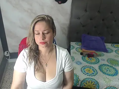 Snapshot of Brenda_bigtitis chatting on 11-08-25, 05:05 Brenda bigtitis online show from 11-08-25, 05:05