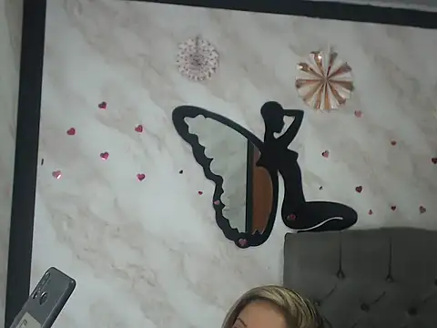 Brenda bigtitis online show from 10-15-25, 12:20