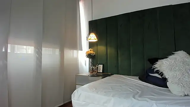 Snapshot of kittyy_milk_001 chatting on 09-28-25, 08:05 kittyy milk 001 online show from 09-28-25, 08:05