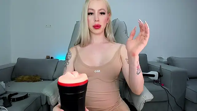 Sweet Soffi online show from 12-14-25, 02:18