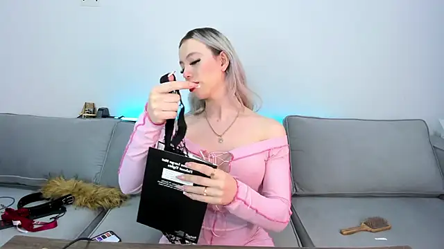 Sweet Soffi online show from 10-17-25, 02:59