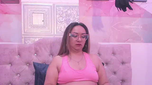 Snapshot of leyla_smithh chatting on 10-17-25, 12:29 leyla smithh online show from 10-17-25, 12:29