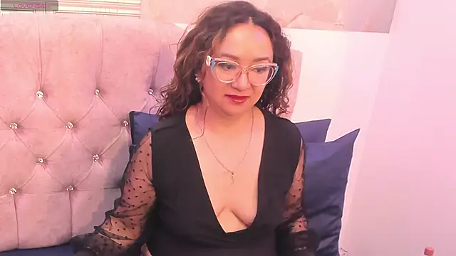 Snapshot of leyla_smithh chatting on 10-12-25, 01:34 leyla smithh online show from 10-12-25, 01:34