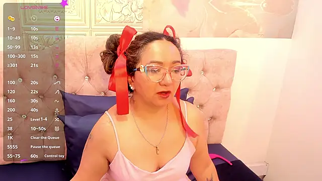 Snapshot of leyla_smithh chatting on 10-15-25, 12:35 leyla smithh online show from 10-15-25, 12:35