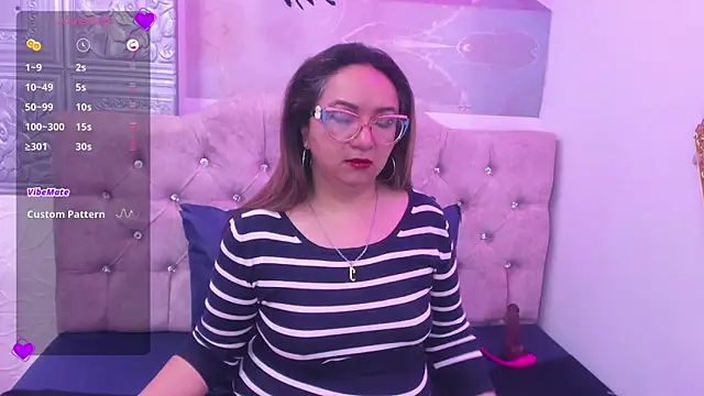 Snapshot of leyla_smithh chatting on 10-18-25, 12:18 leyla smithh online show from 10-18-25, 12:18