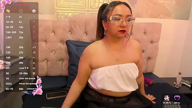 Snapshot of leyla_smithh chatting on 10-04-25, 11:56 leyla smithh online show from 10-04-25, 11:56