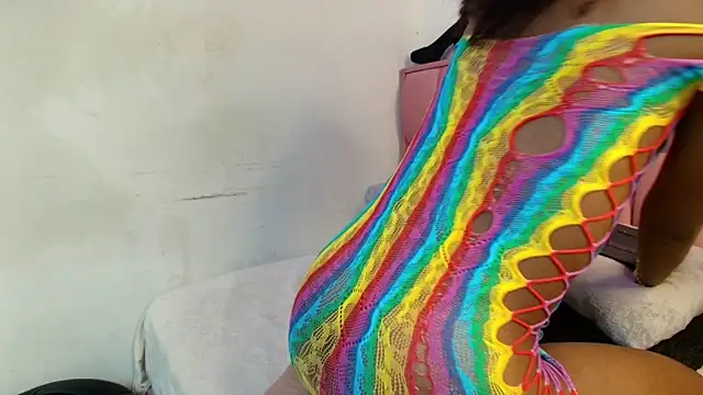 victoria aphril online show from 11-21-25, 04:11