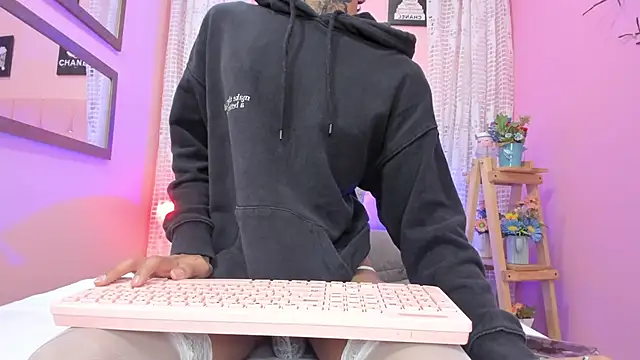 Liam evvan online show from 12-16-25, 03:00