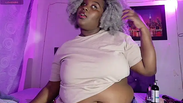 Snapshot of ebony_NeighborMoans chatting on 05-17-26, 09:15 ebony NeighborMoans online show from 05-17-26, 09:15
