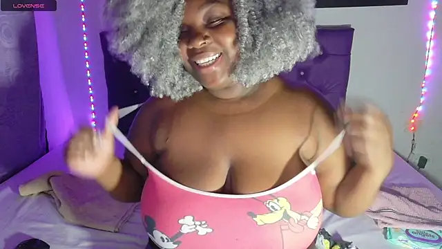 ebony NeighborMoans online show from 04-18-26, 03:20