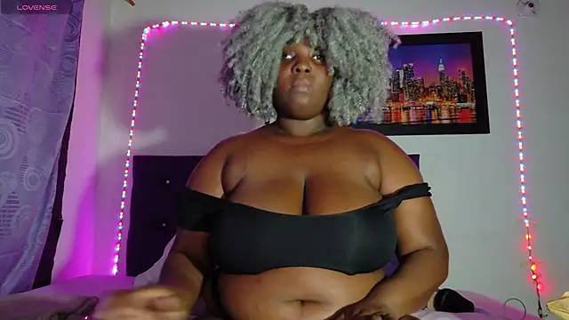 Snapshot of ebony_NeighborMoans chatting on 05-08-26, 11:36 ebony NeighborMoans online show from 05-08-26, 11:36