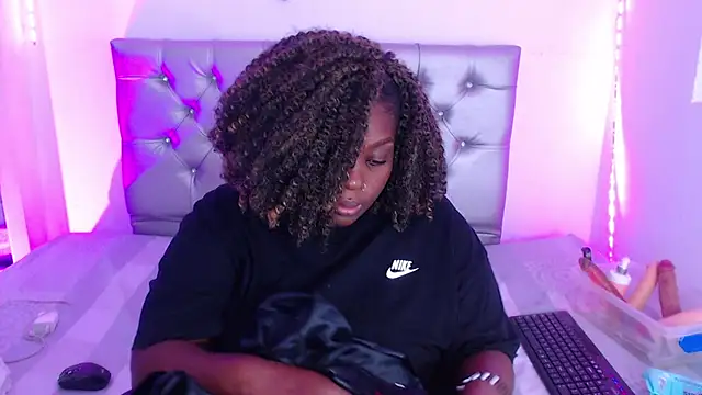 ebony NeighborMoans online show from 10-09-25, 03:18