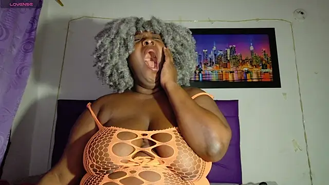 Snapshot of ebony_NeighborMoans chatting on 05-12-26, 07:49 ebony NeighborMoans online show from 05-12-26, 07:49