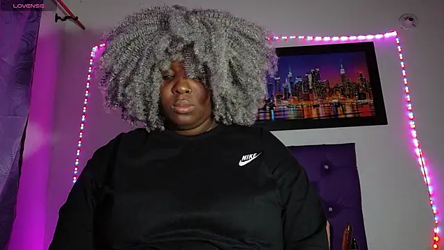 Snapshot of ebony_NeighborMoans chatting on 04-28-26, 03:11 ebony NeighborMoans online show from 04-28-26, 03:11