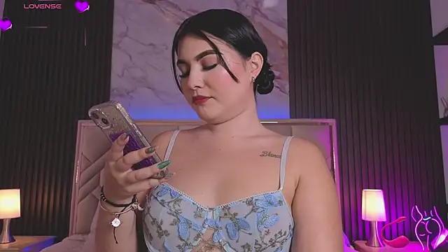 MiaaFarrel online show from 05-21-26, 07:22