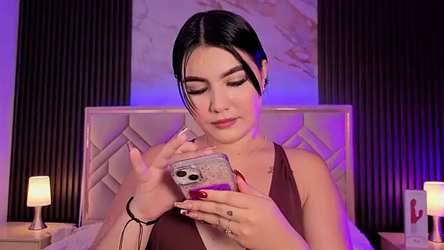 MiaaFarrel online show from 04-10-26, 06:59