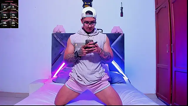 ArnoldSexy  online show from 11-12-25, 04:44