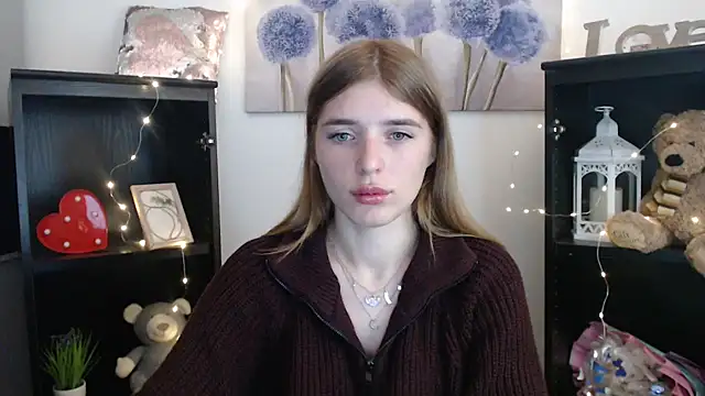 Snapshot of JuiceLips__ chatting on 09-30-25, 10:32 JuiceLips online show from 09-30-25, 10:32