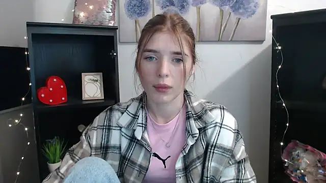 JuiceLips   online show from 11-19-25, 01:55