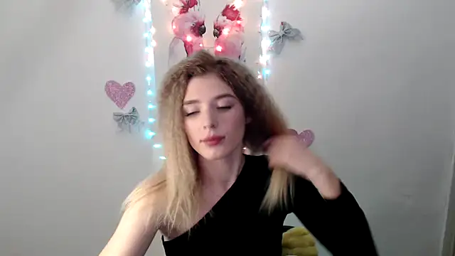 JuiceLips   online show from 11-28-25, 01:33