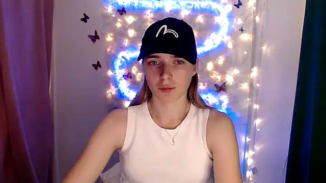Snapshot of JuiceLips__ chatting on 09-08-25, 03:22 JuiceLips online show from 09-08-25, 03:22